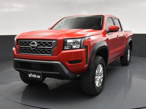 Used 2023 Nissan Frontier SV image 2