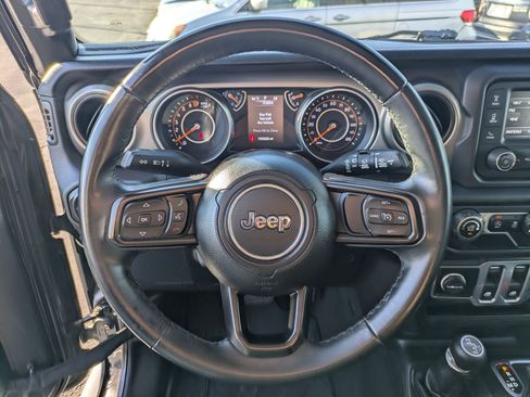 Used 2018 Jeep Wrangler Sport AWD/4WD image 18