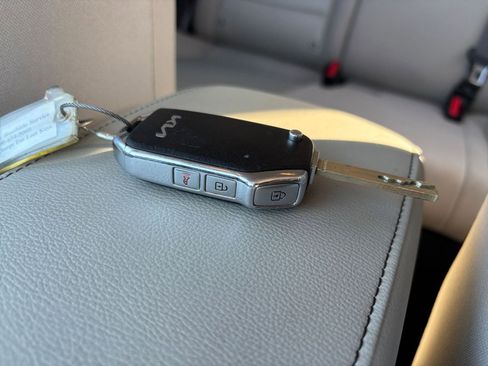 Used 2025 Kia Soul LX w/ LX Technology Package image 21