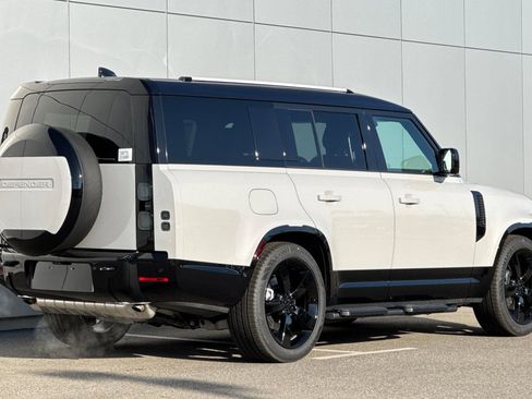 New 2026 Land Rover Defender 130 X-Dynamic SE AWD/4WD image 5