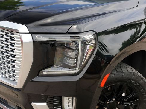 Used 2022 GMC Yukon XL Denali AWD/4WD image 3