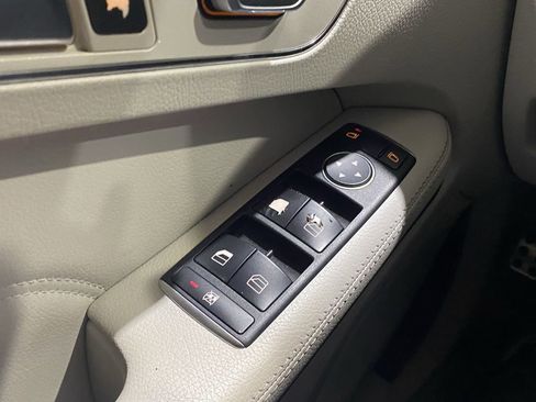 Used 2014 Mercedes-Benz E 350 Sedan image 9