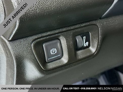 Used 2023 GMC Acadia SLT AWD/4WD image 10