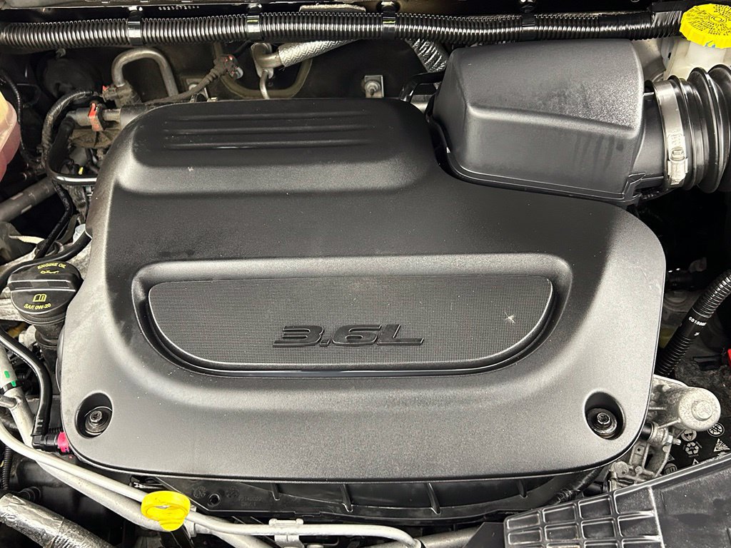 Used 2025 Chrysler Pacifica Limited FWD image 36
