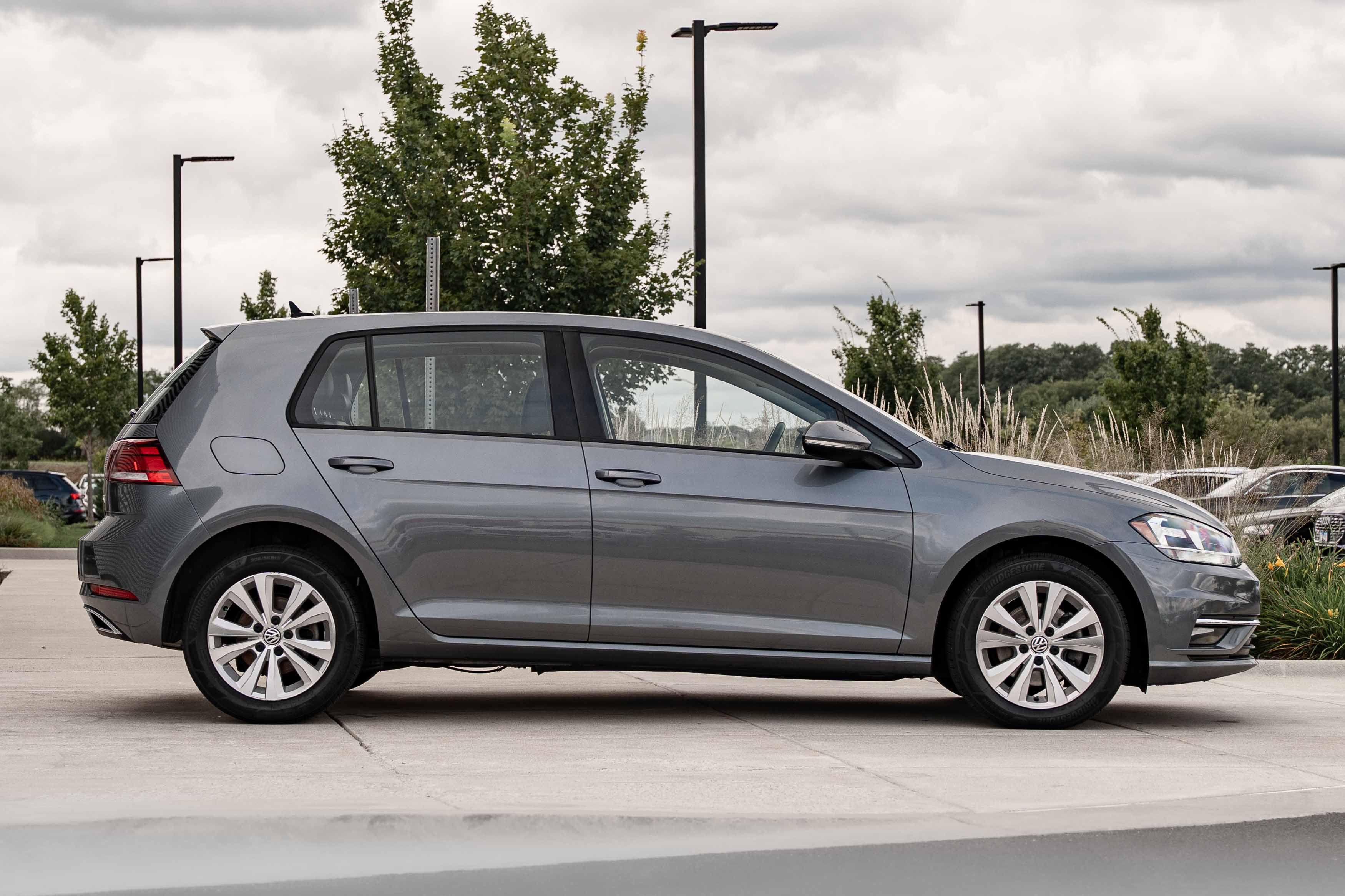 Used 2018 Volkswagen Golf SE FWD image 3