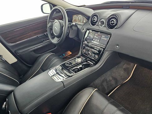 Used 2019 Jaguar XJ R-Sport image 11