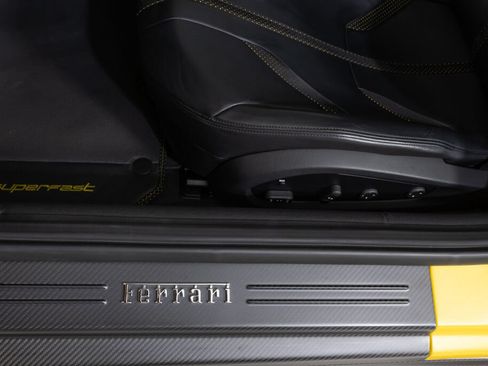 Used 2018 Ferrari 812 Superfast RWD image 40