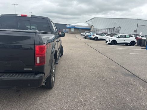Used 2019 Ford F150 XLT w/ Equipment Group 302A Luxury AWD/4WD image 9
