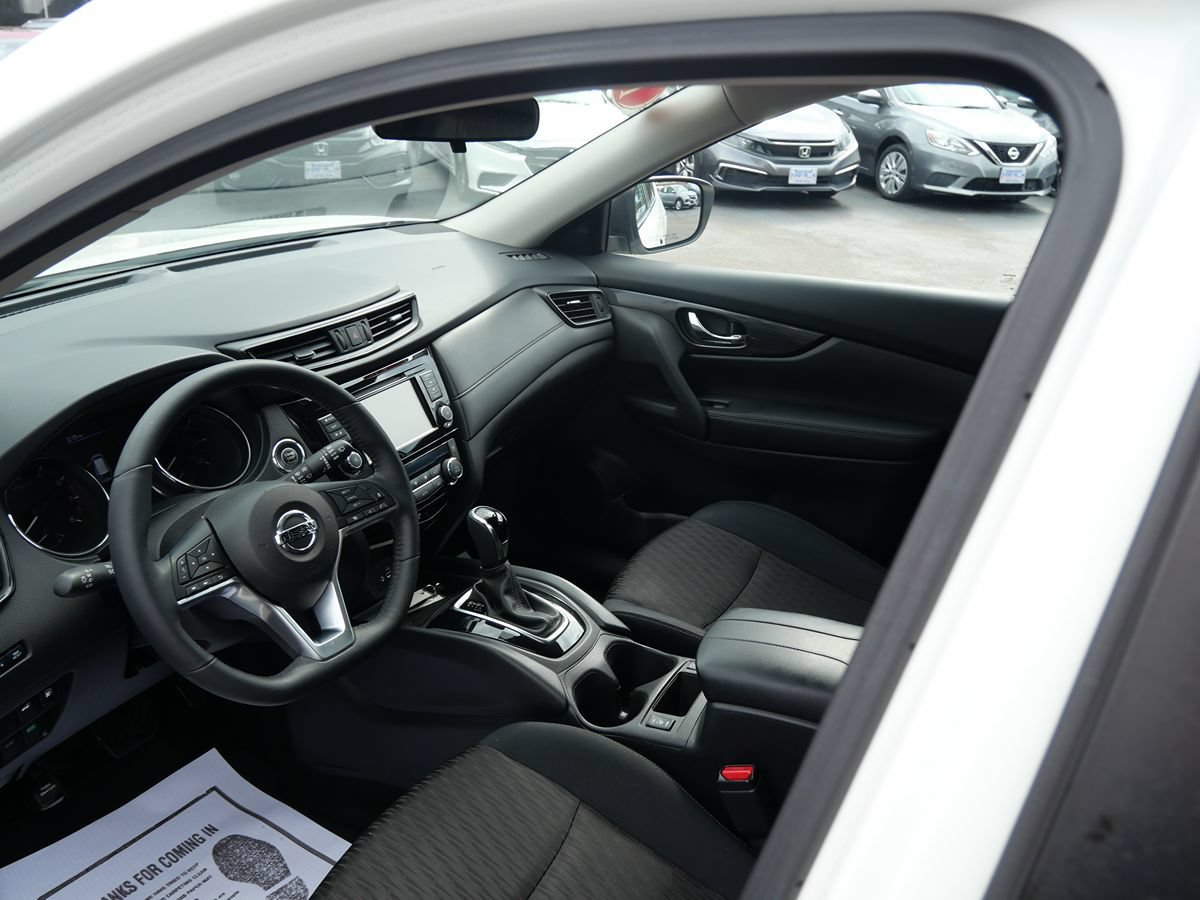 Used 2018 Nissan Rogue SV w/ Premium Package AWD/4WD image 9