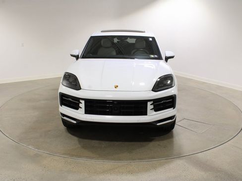 Used 2024 Porsche Cayenne image 8