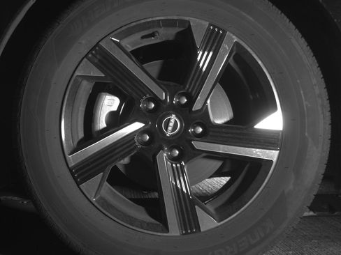 Used 2025 Nissan Sentra SV FWD image 12