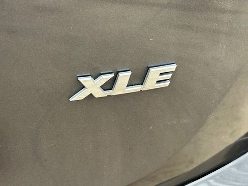 Used 2018 Toyota RAV4 XLE w/ Plus Extra Value Package image 14