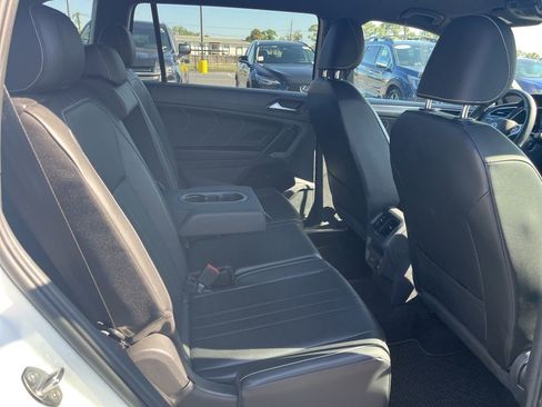 Used 2022 Volkswagen Tiguan SE R-Line image 8