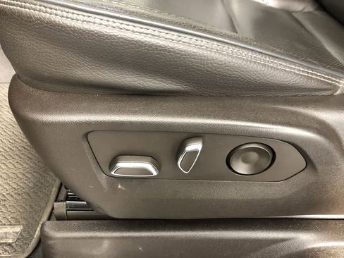 Used 2022 GMC Yukon Denali w/ Denali Premium Package image 12