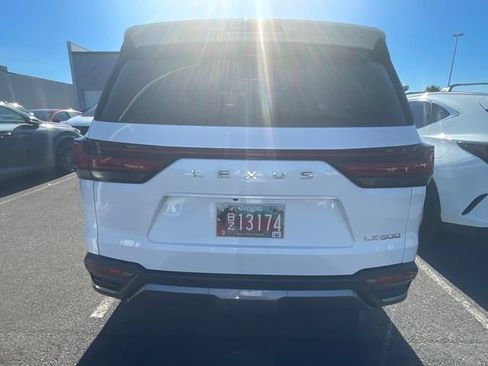 Used 2025 Lexus LX 600 4WD w/ Accessory Package (Z1) image 5