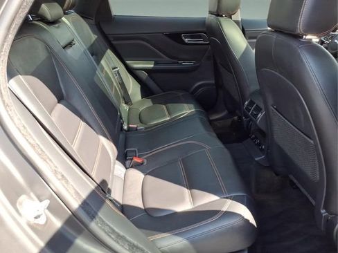 Used 2019 Jaguar F-PACE Prestige AWD/4WD image 17