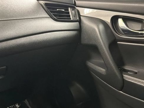 Used 2020 Nissan Rogue SV FWD image 16
