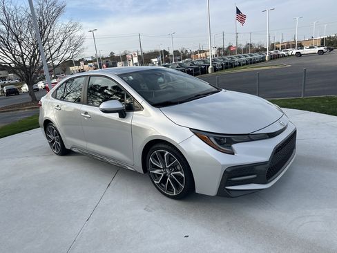 Used 2020 Toyota Corolla SE image 2