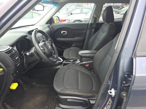 Used 2016 Kia Soul + image 2