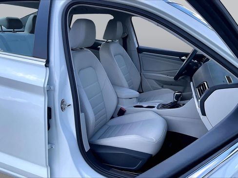 Used 2024 Volkswagen Jetta SE FWD image 8