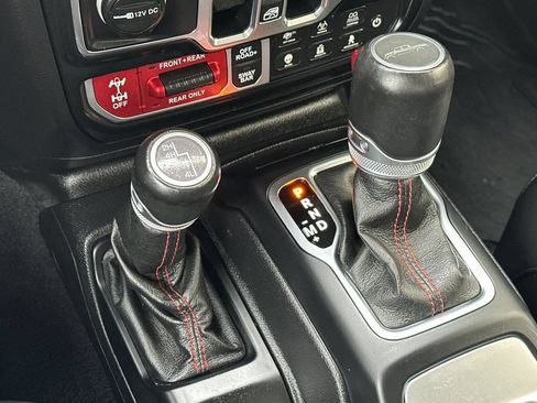 Used 2021 Jeep Gladiator Rubicon AWD/4WD image 28