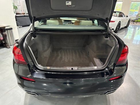 Used 2014 BMW 750i RWD image 16