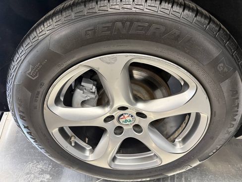 Used 2018 Alfa Romeo Stelvio AWD image 28