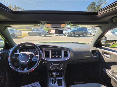 Used 2019 Dodge Charger SXT image 11