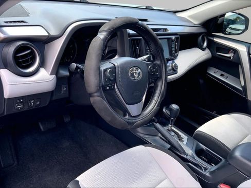Used 2018 Toyota RAV4 XLE FWD image 16