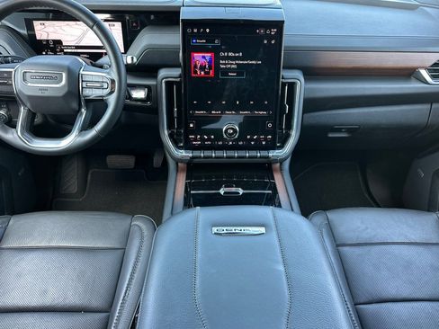 Used 2025 GMC Yukon Denali AWD/4WD image 15