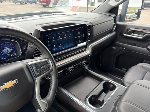 Used 2024 Chevrolet Silverado 2500 LTZ w/ LTZ Convenience Package AWD/4WD image 16