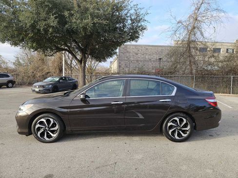 Used 2017 Honda Accord EX-L image 4