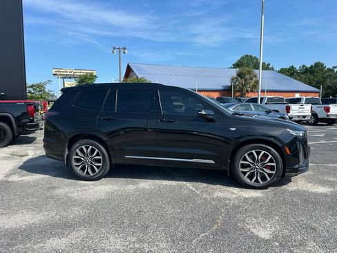 Used 2023 Cadillac XT6 Sport w/ Technology Package AWD/4WD image 2