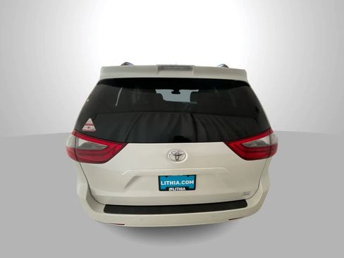Used 2020 Toyota Sienna XLE w/ XLE Navigation Package AWD/4WD image 7