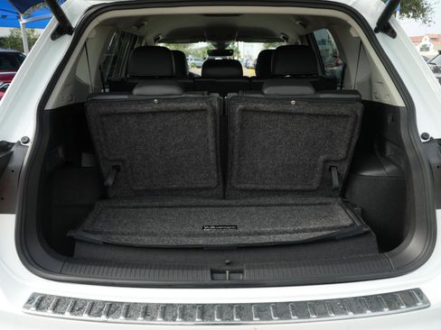 Used 2024 Volkswagen Tiguan SE image 8