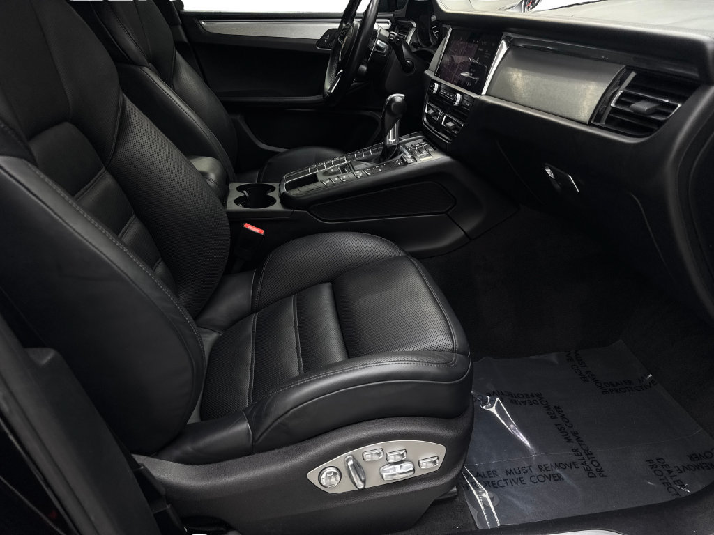 Used 2020 Porsche Macan Turbo AWD/4WD image 45