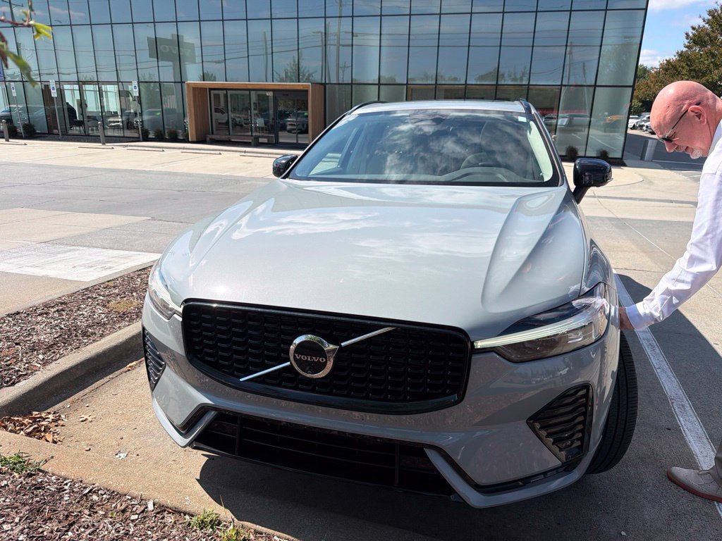 Certified 2024 Volvo XC60 B5 Plus w/ Protection Package Premier AWD/4WD image 2