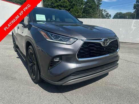 Used 2022 Toyota Highlander Platinum AWD/4WD image 2