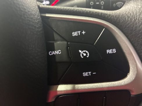 Used 2023 Jeep Renegade Latitude AWD/4WD image 24