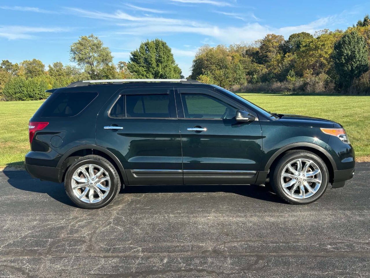 Used 2014 Ford Explorer XLT w/ Equipment Group 201A FWD image 2