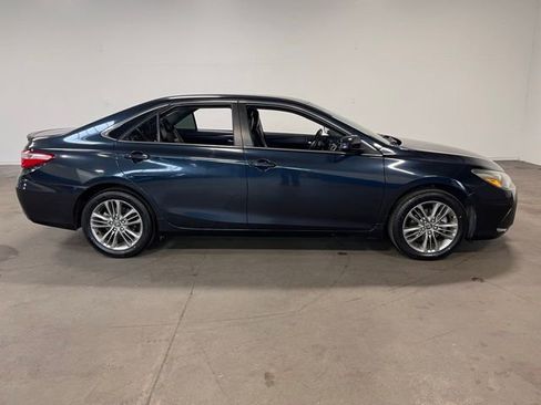 Used 2016 Toyota Camry SE image 2