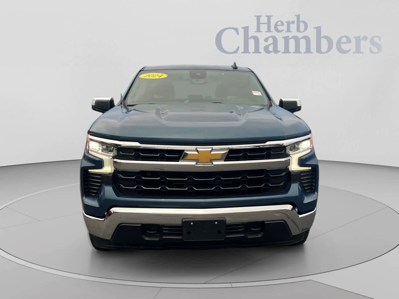Used 2024 Chevrolet Silverado 1500 LT AWD/4WD image 2