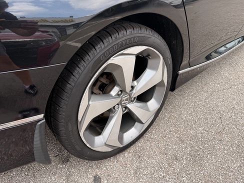 Used 2018 Honda Accord Touring image 30