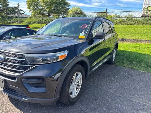 Used 2023 Ford Explorer XLT w/ Class IV Trailer Tow Package AWD/4WD image 2
