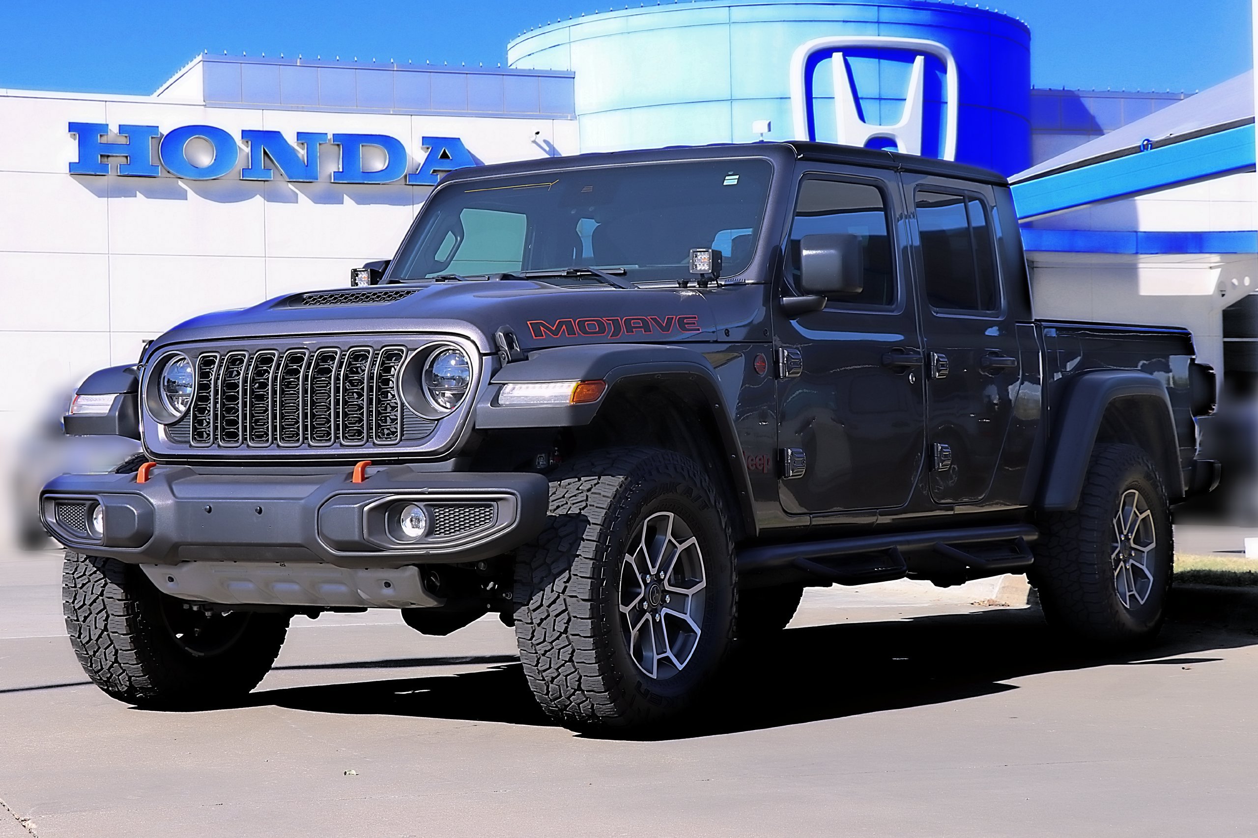 Used 2025 Jeep Gladiator Mojave w/ Safety Group AWD/4WD image 1