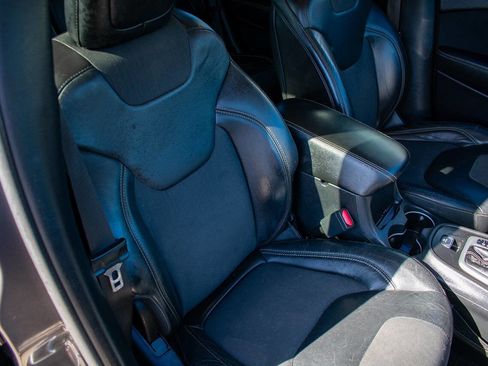 Used 2018 Jeep Cherokee Latitude Plus image 40