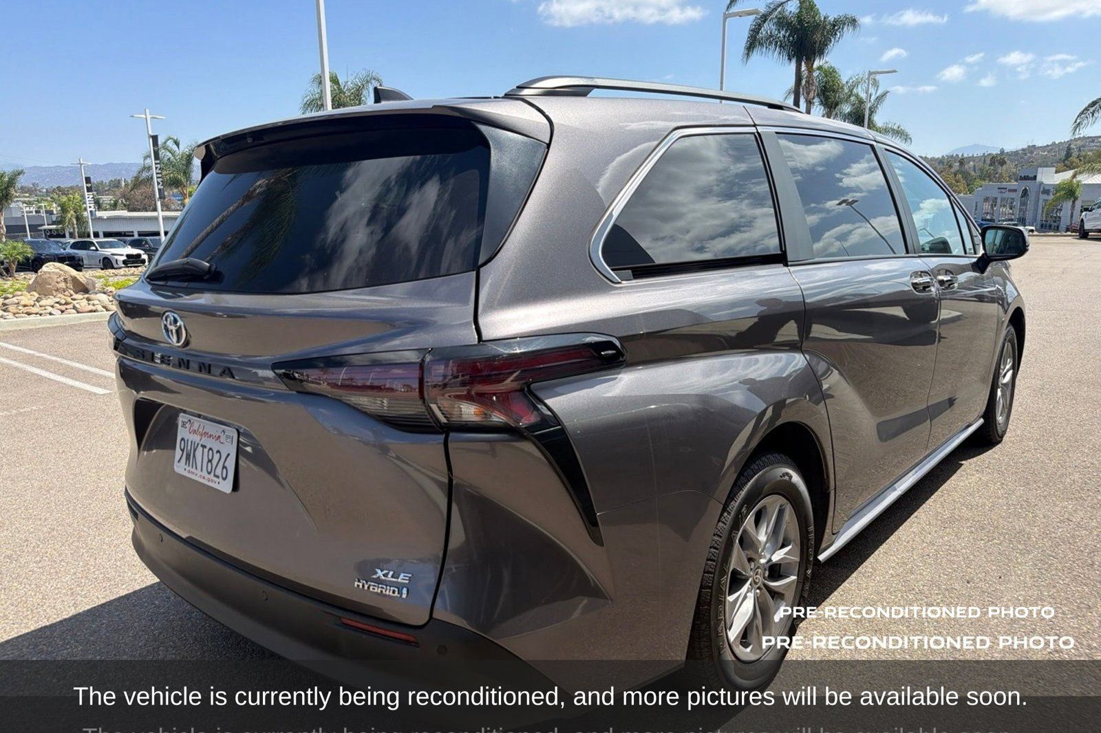 Used 2024 Toyota Sienna XLE FWD image 6