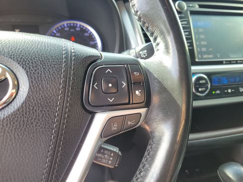 Used 2018 Toyota Highlander XLE FWD image 18