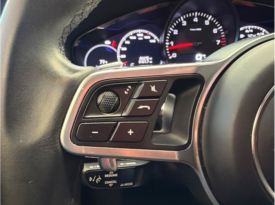 Used 2023 Porsche Cayenne AWD/4WD image 17