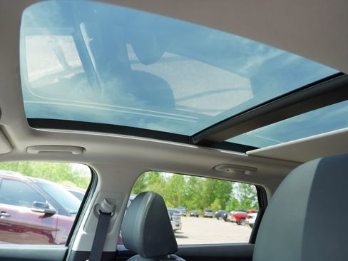 Used 2025 Kia Sorento S w/ Panoramic Sunroof Package AWD/4WD image 5